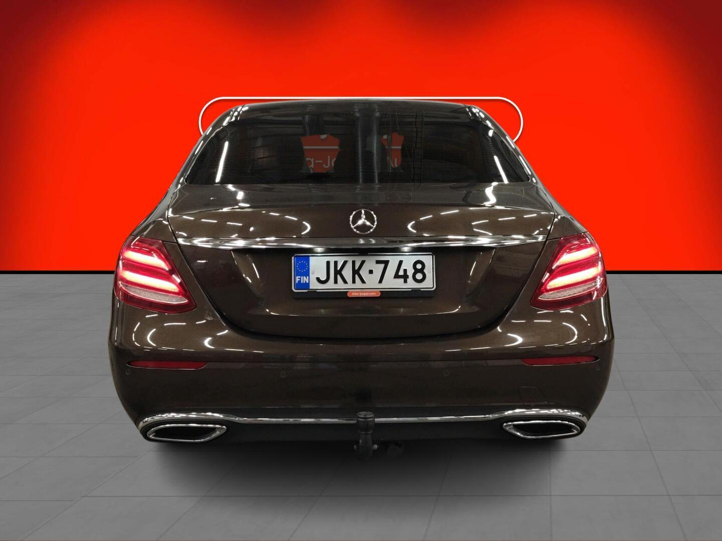 MERCEDES-BENZ E 2016