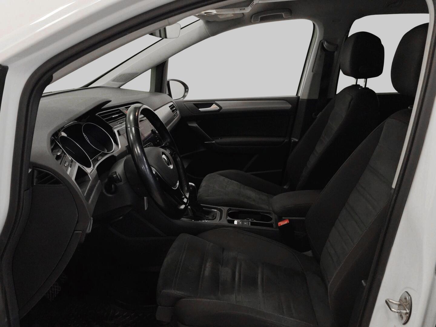 VOLKSWAGEN Touran 2021