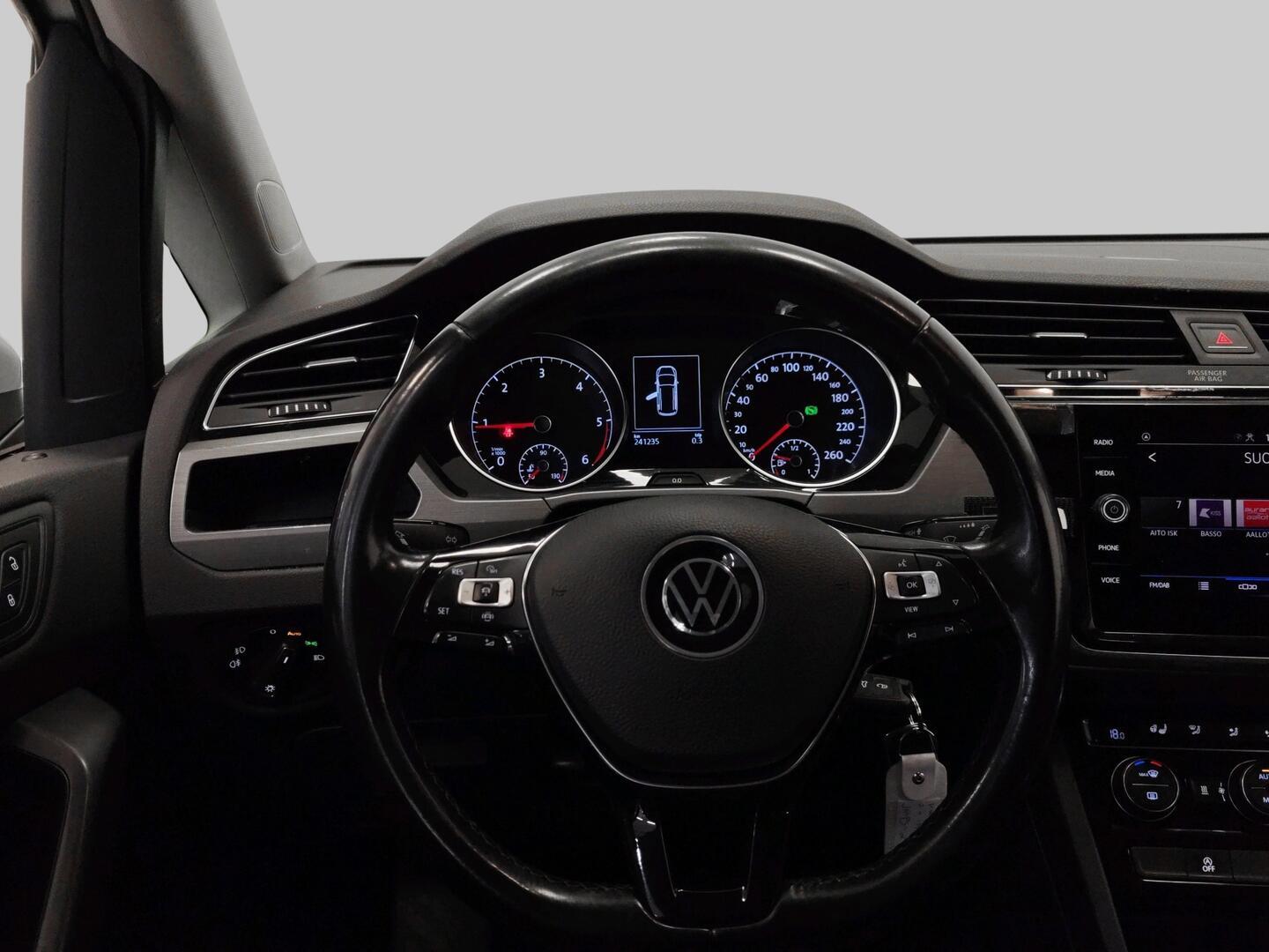 VOLKSWAGEN Touran 2021