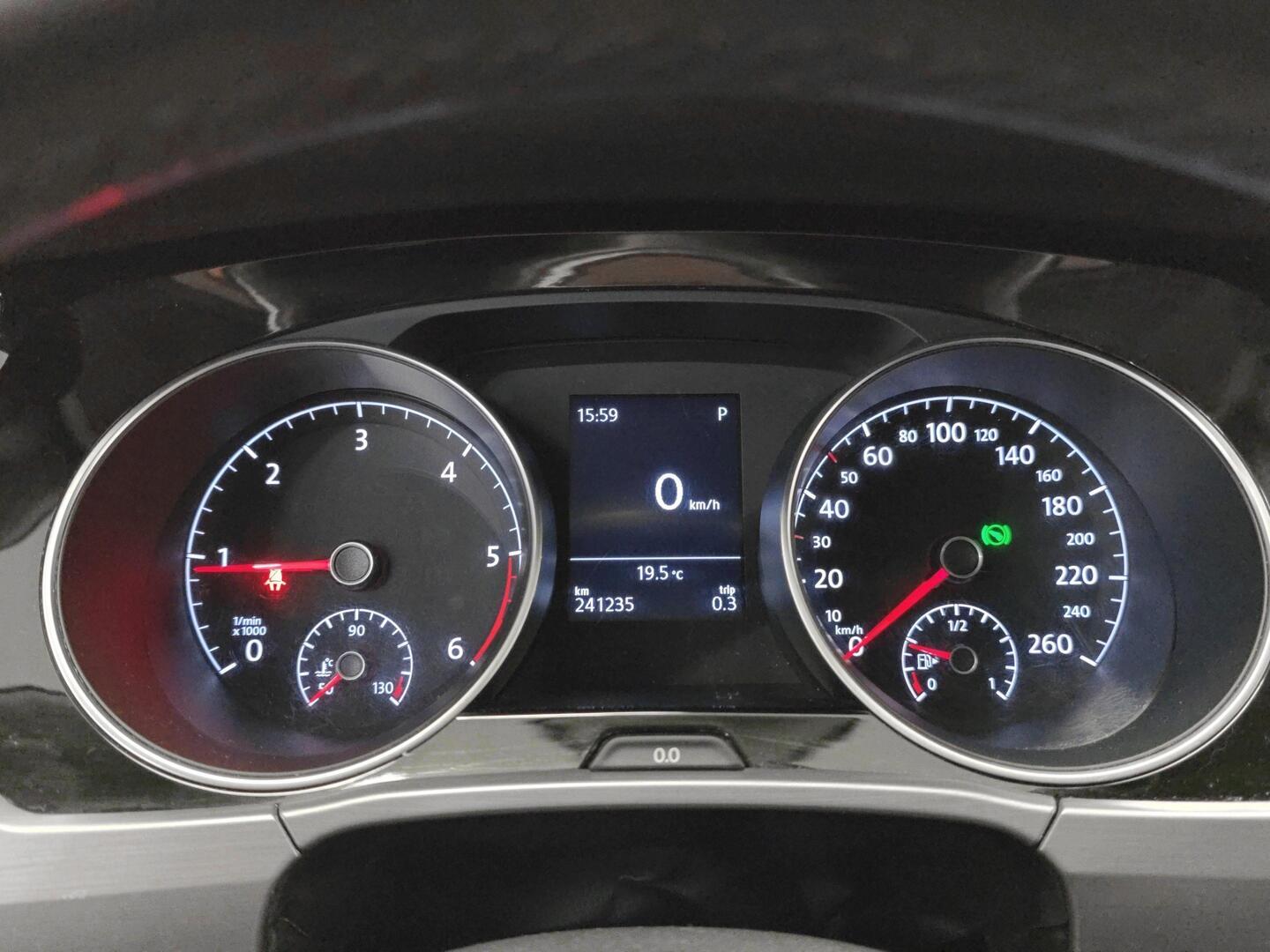 VOLKSWAGEN Touran 2021