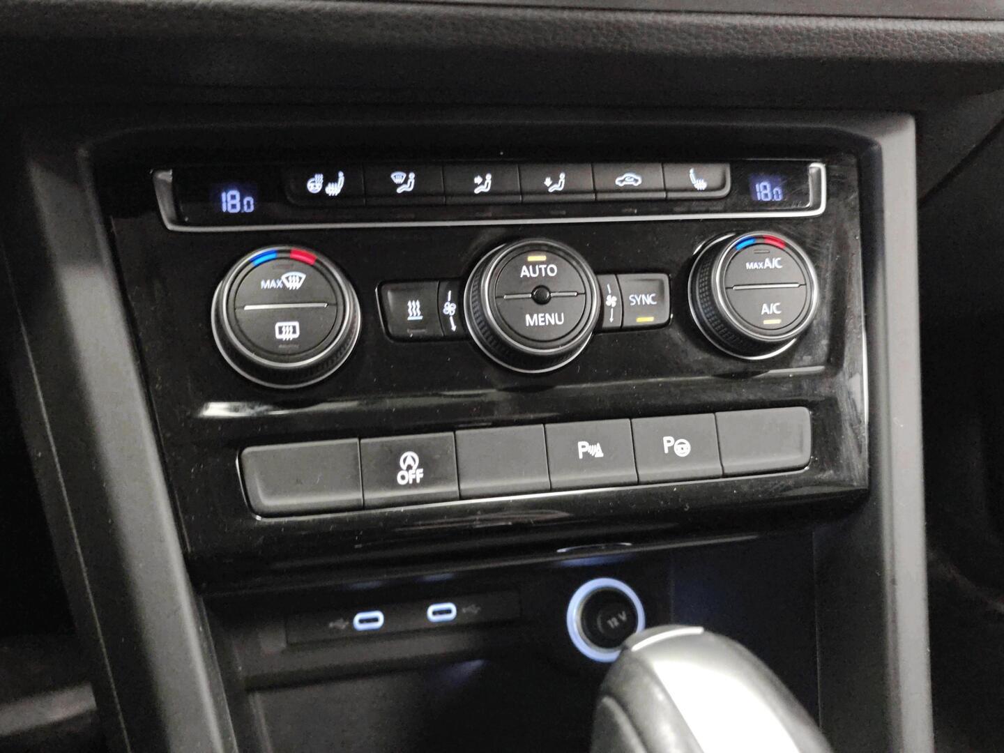 VOLKSWAGEN Touran 2021