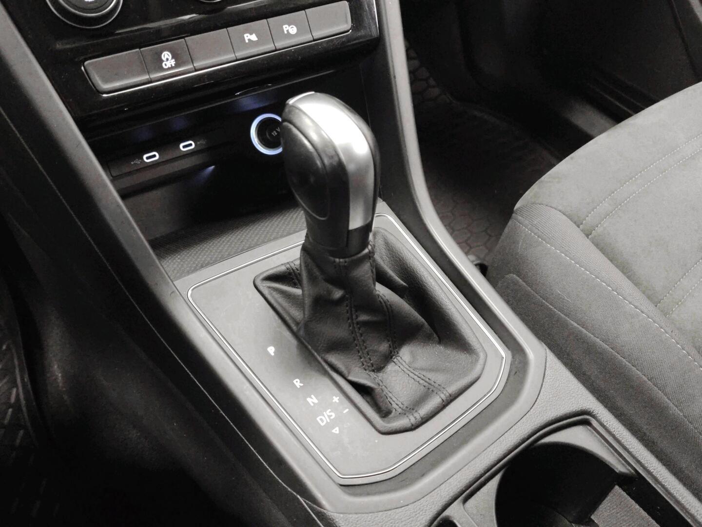 VOLKSWAGEN Touran 2021