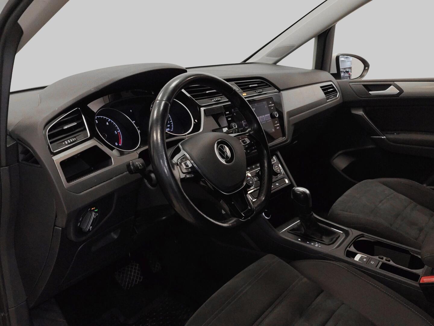 VOLKSWAGEN Touran 2021