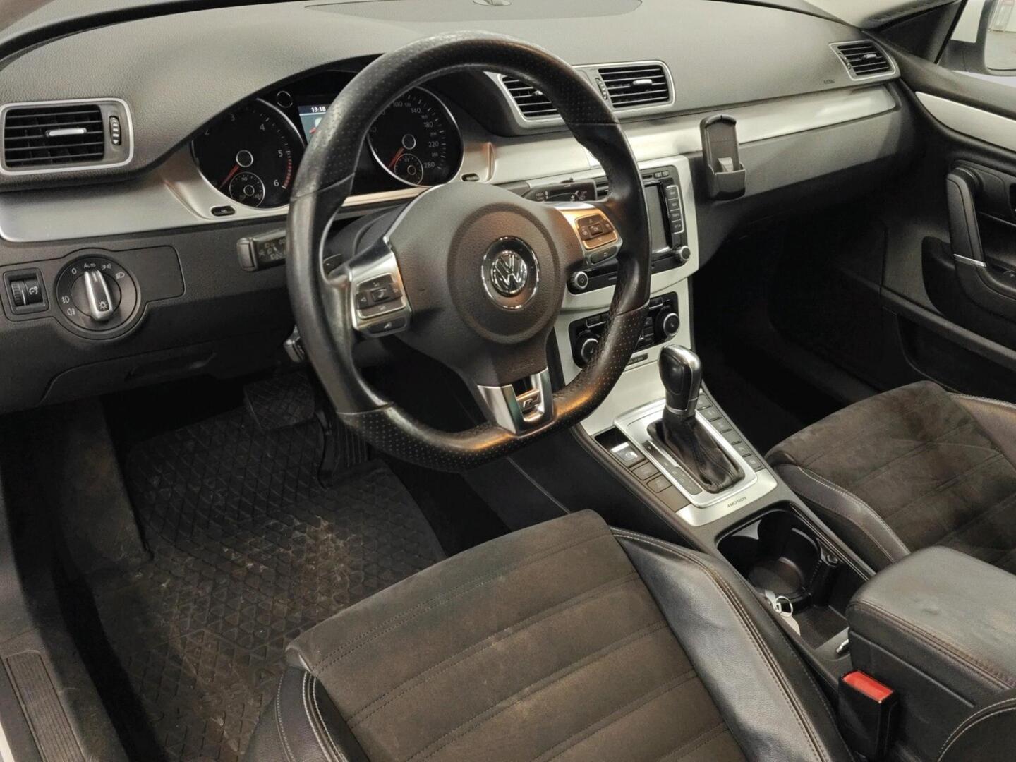 VOLKSWAGEN Passat CC 2011