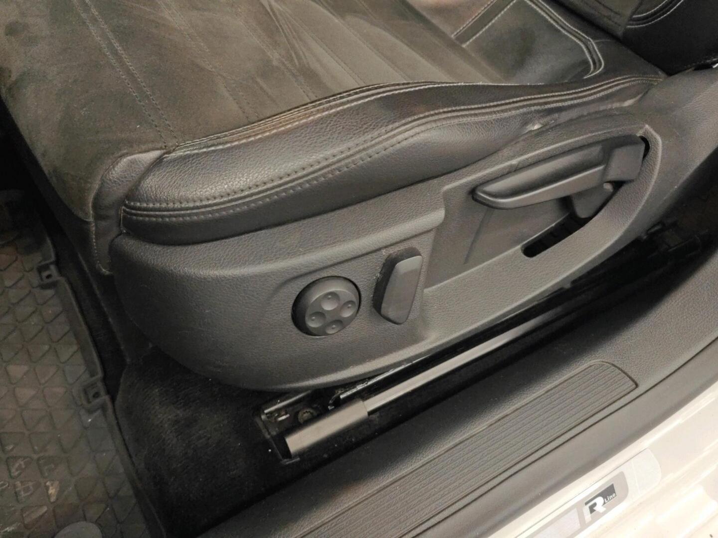 VOLKSWAGEN Passat CC 2011