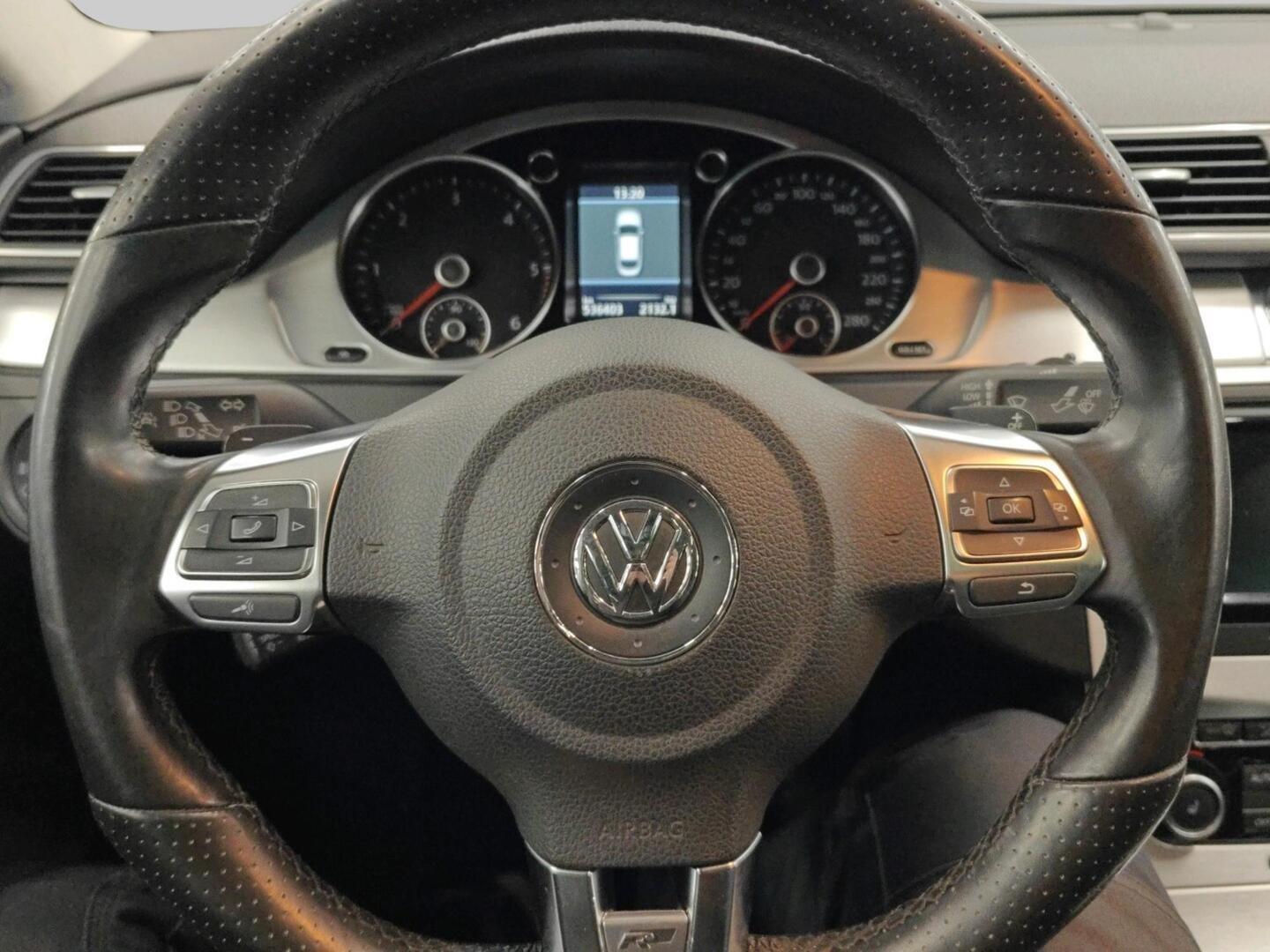 VOLKSWAGEN Passat CC 2011