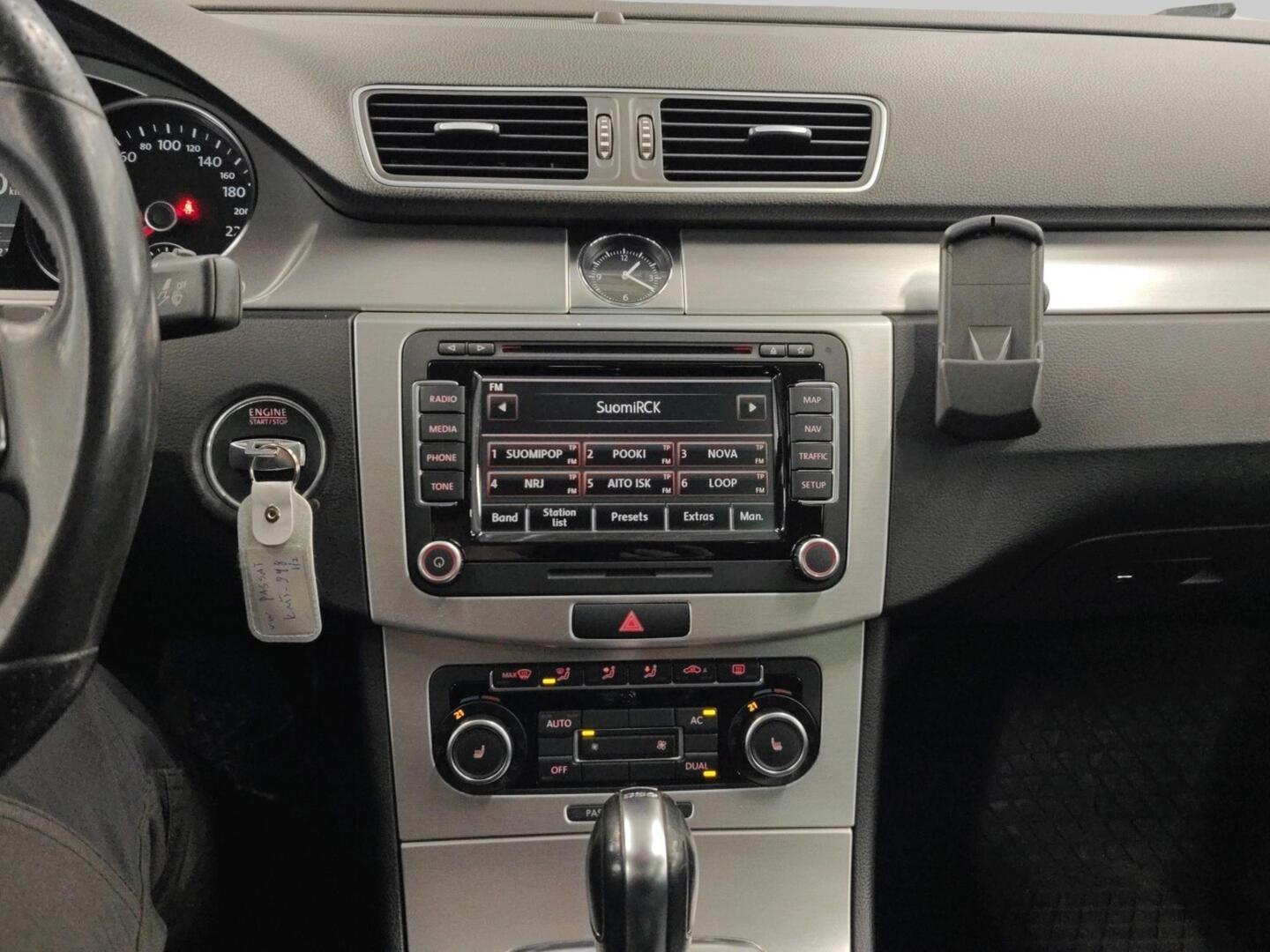 VOLKSWAGEN Passat CC 2011