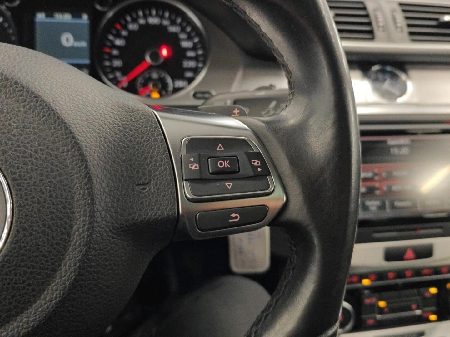 VOLKSWAGEN Passat CC 2011