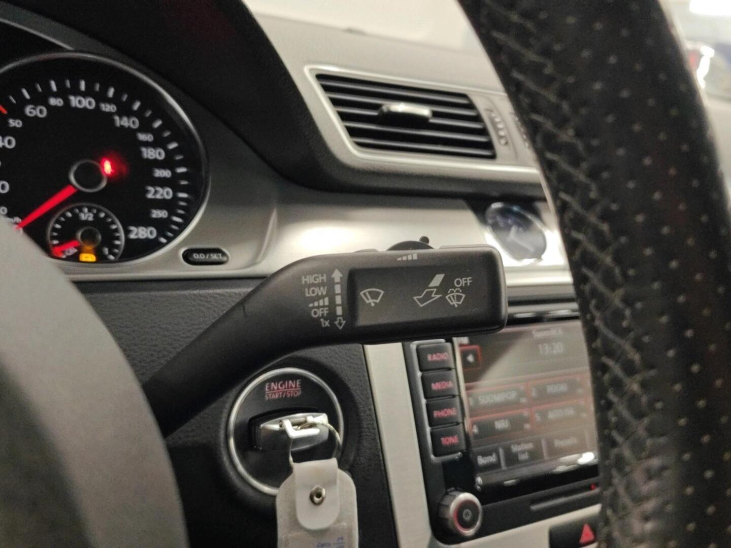 VOLKSWAGEN Passat CC 2011