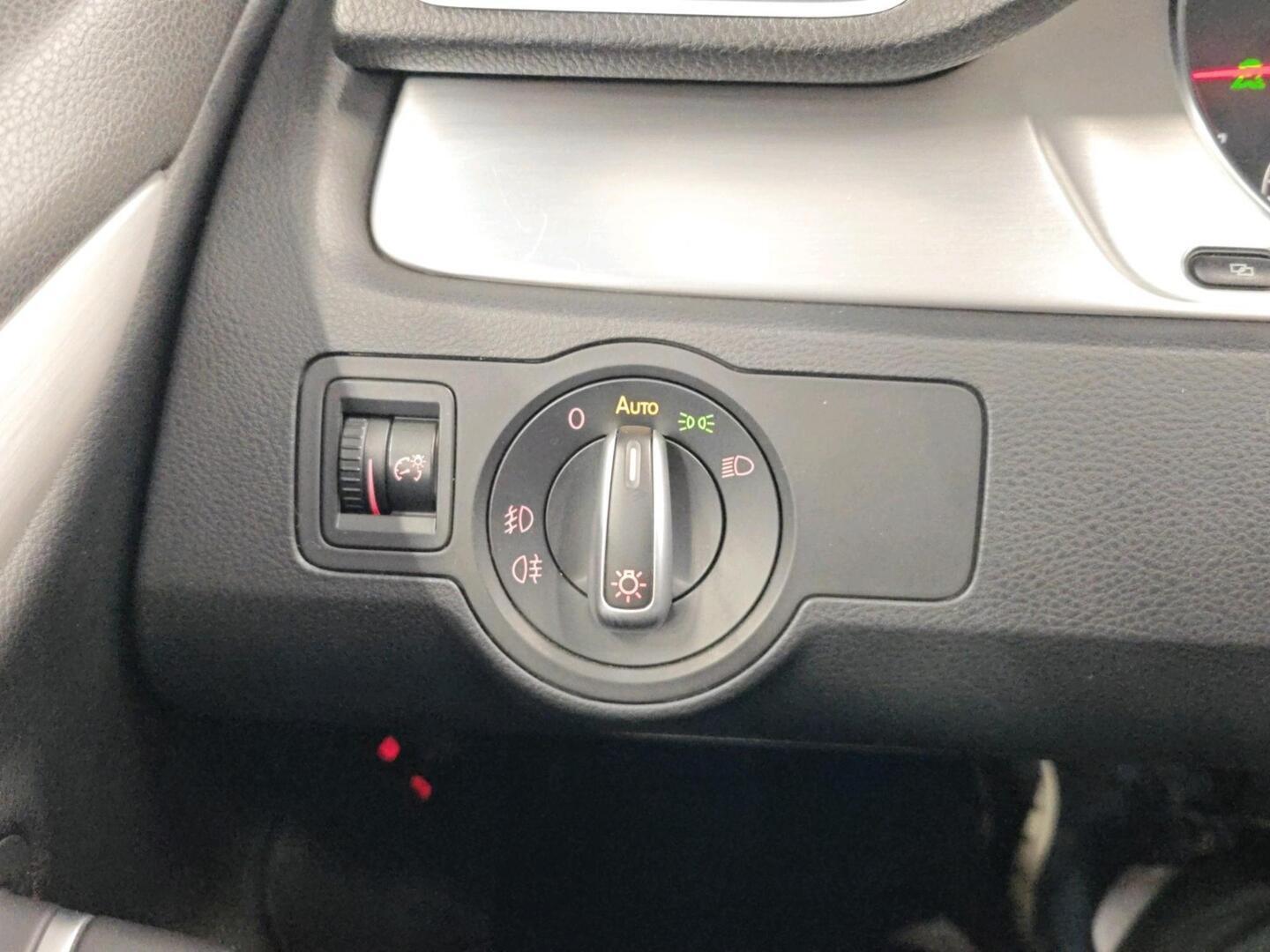 VOLKSWAGEN Passat CC 2011