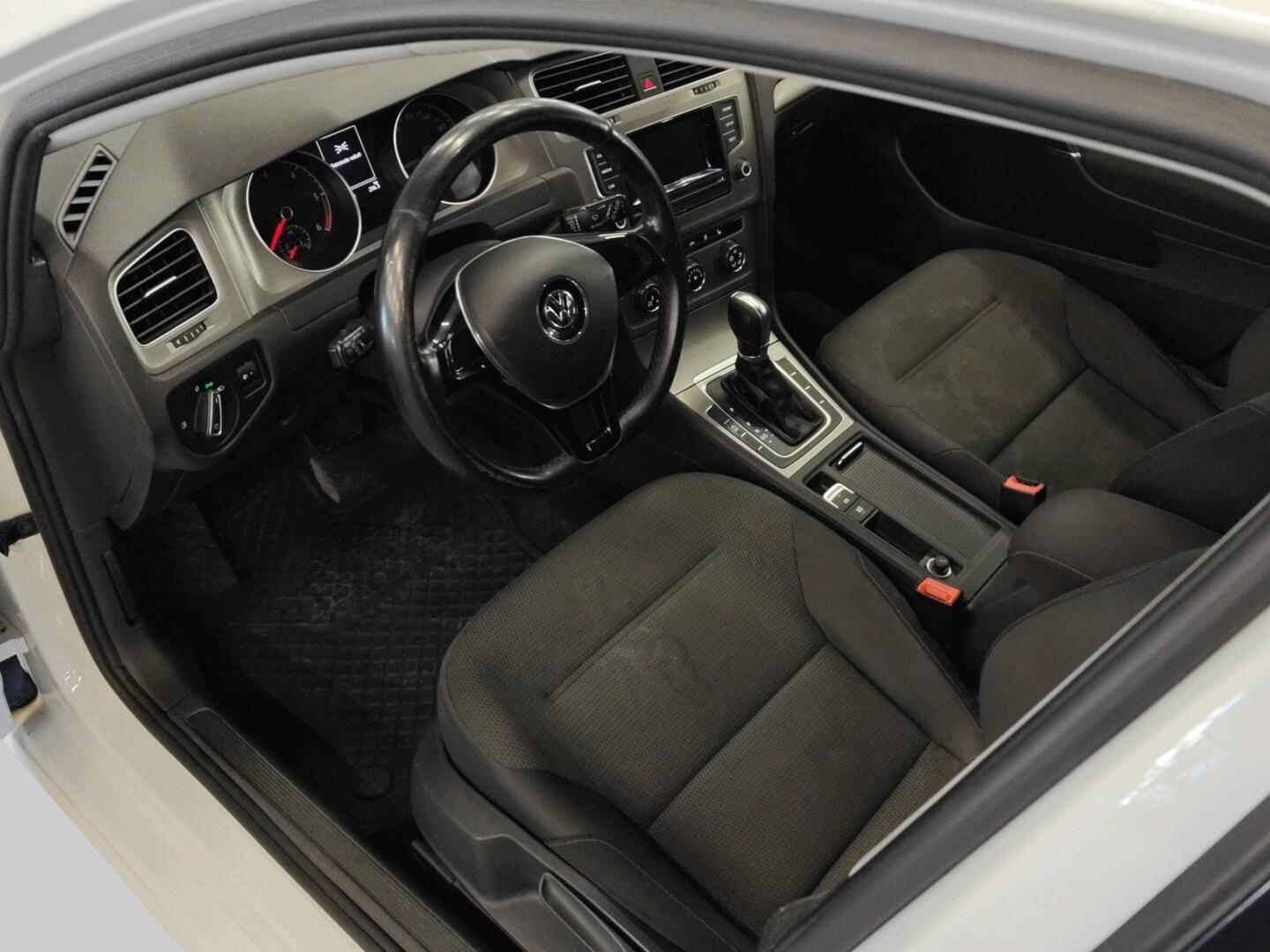 VOLKSWAGEN Golf 2016