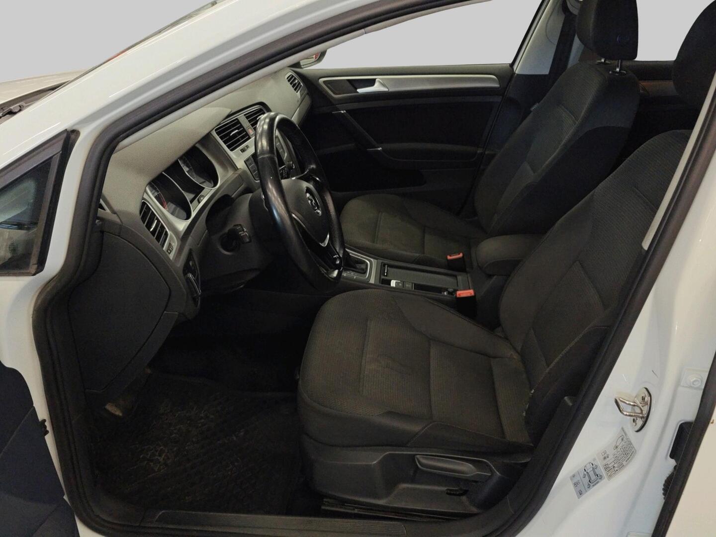 VOLKSWAGEN Golf 2016