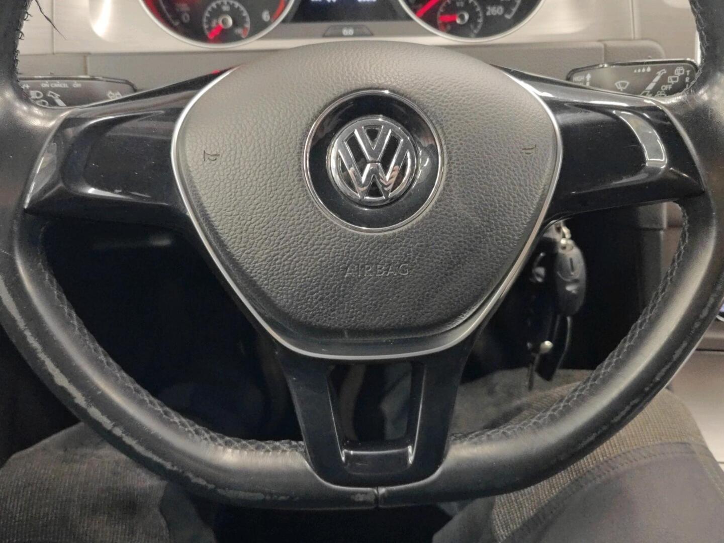 VOLKSWAGEN Golf 2016