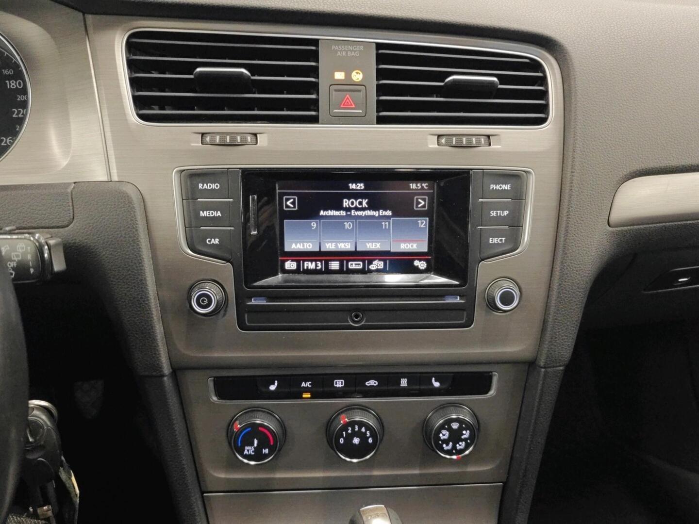VOLKSWAGEN Golf 2016