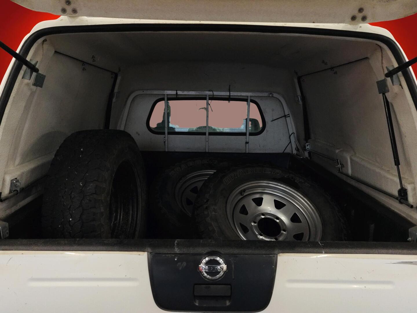 NISSAN NP300 2009