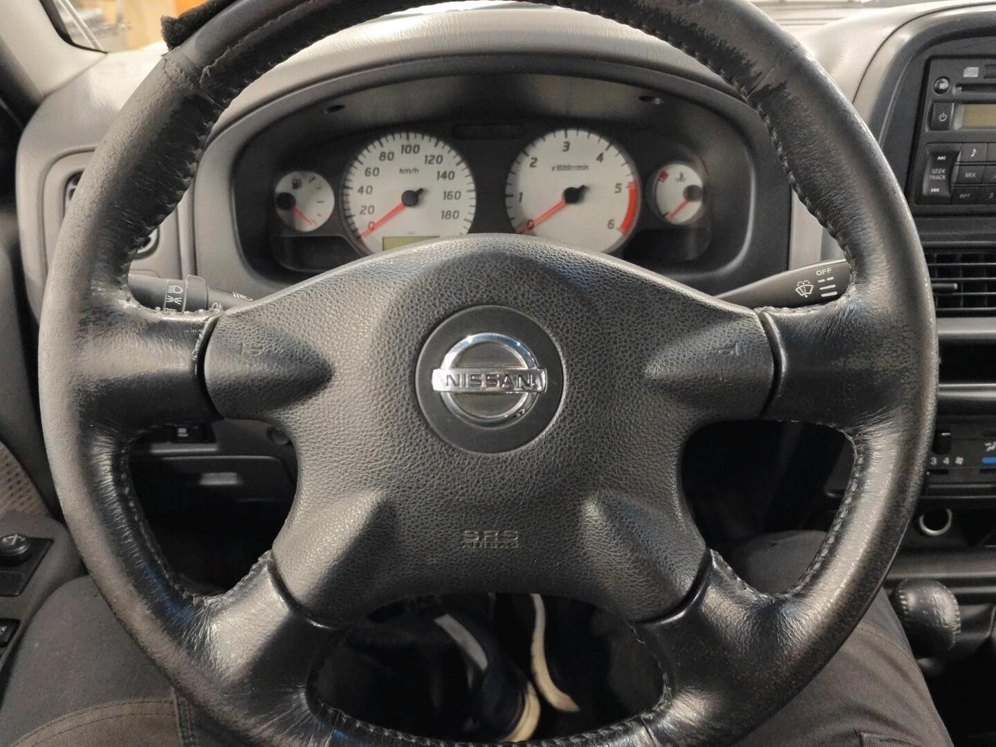 NISSAN NP300 2009