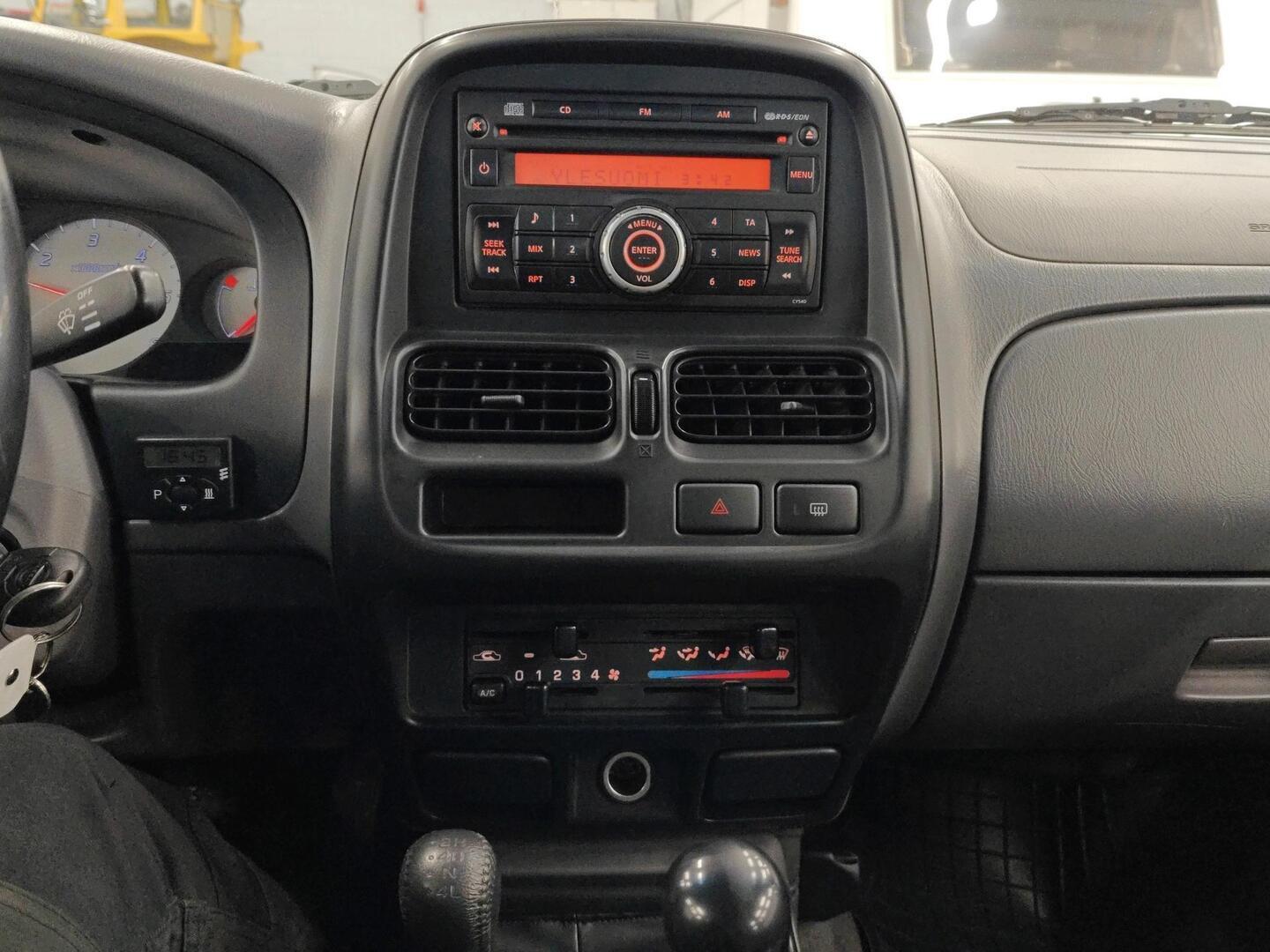 NISSAN NP300 2009