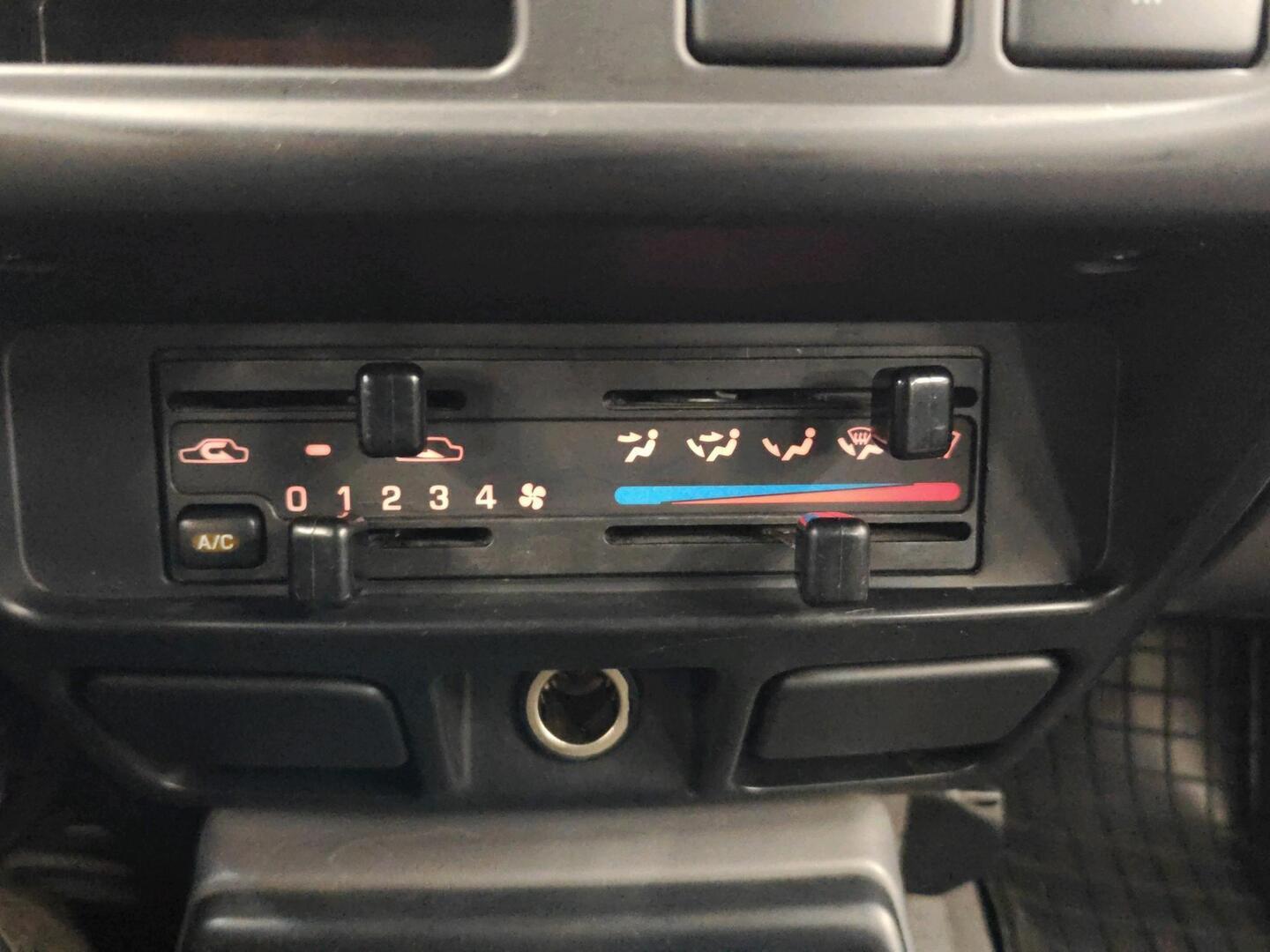NISSAN NP300 2009