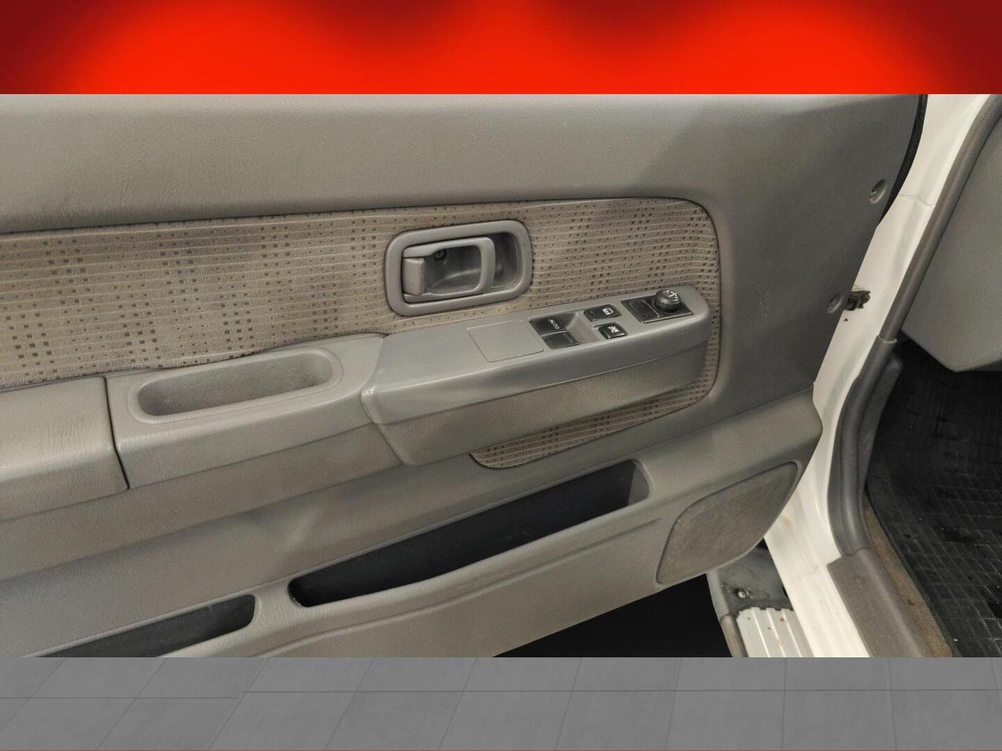 NISSAN NP300 2009