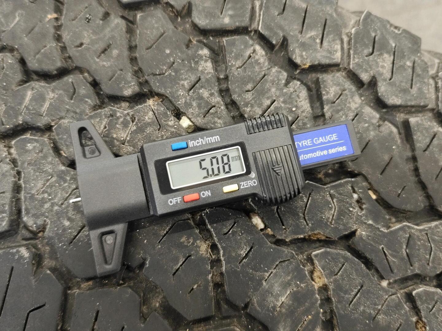 NISSAN NP300 2009