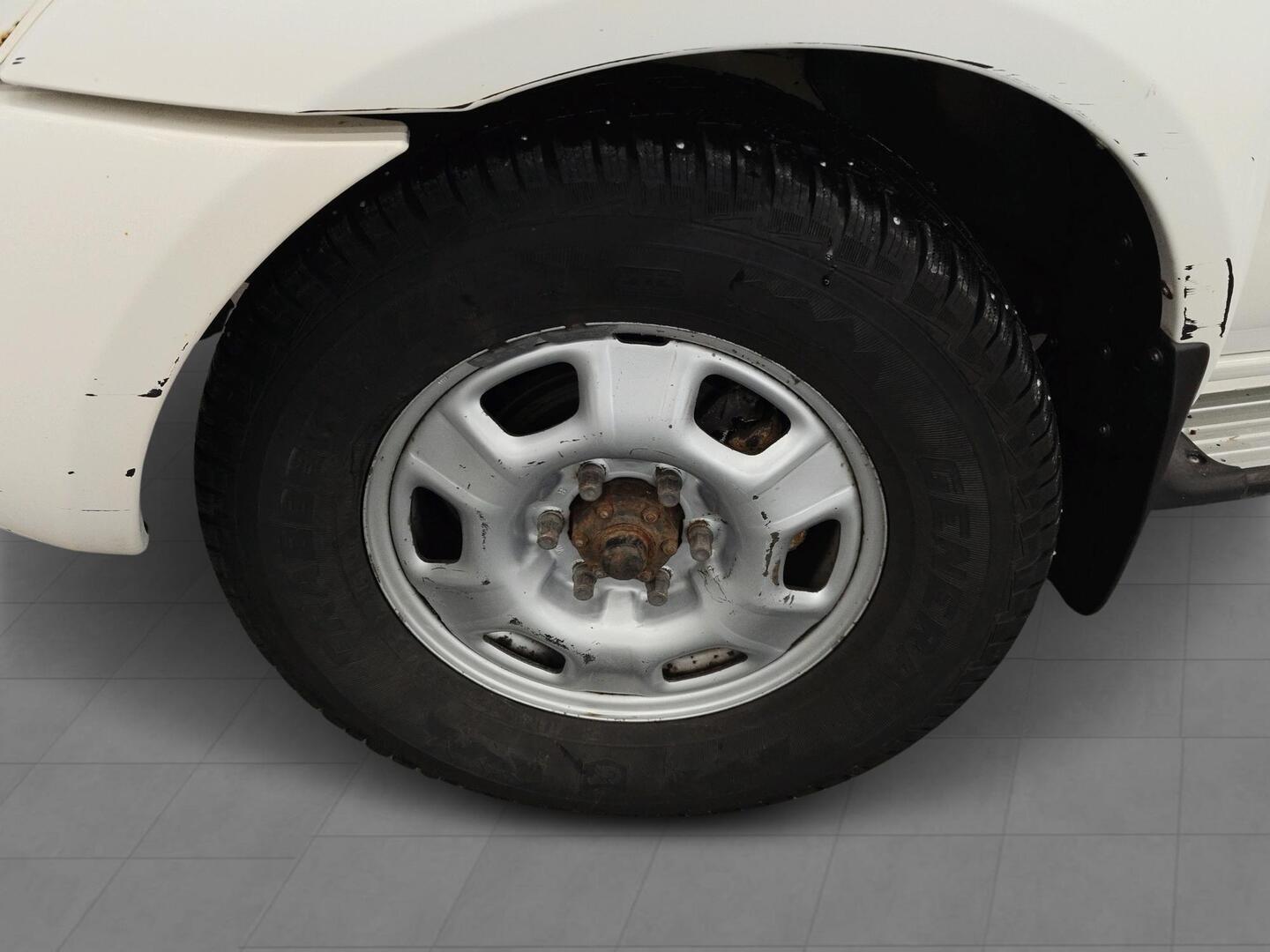 NISSAN NP300 2009