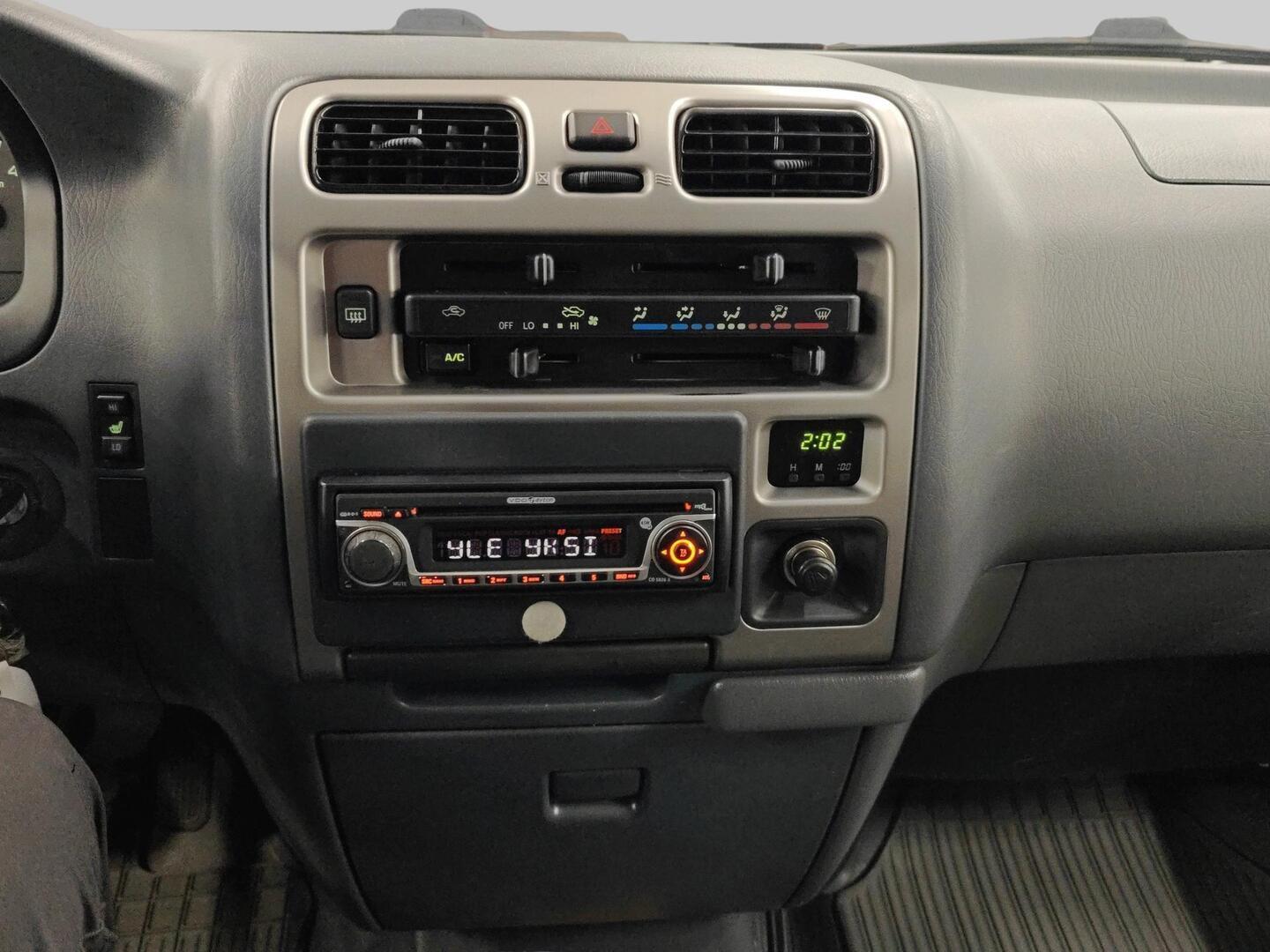 TOYOTA Hiace 2010