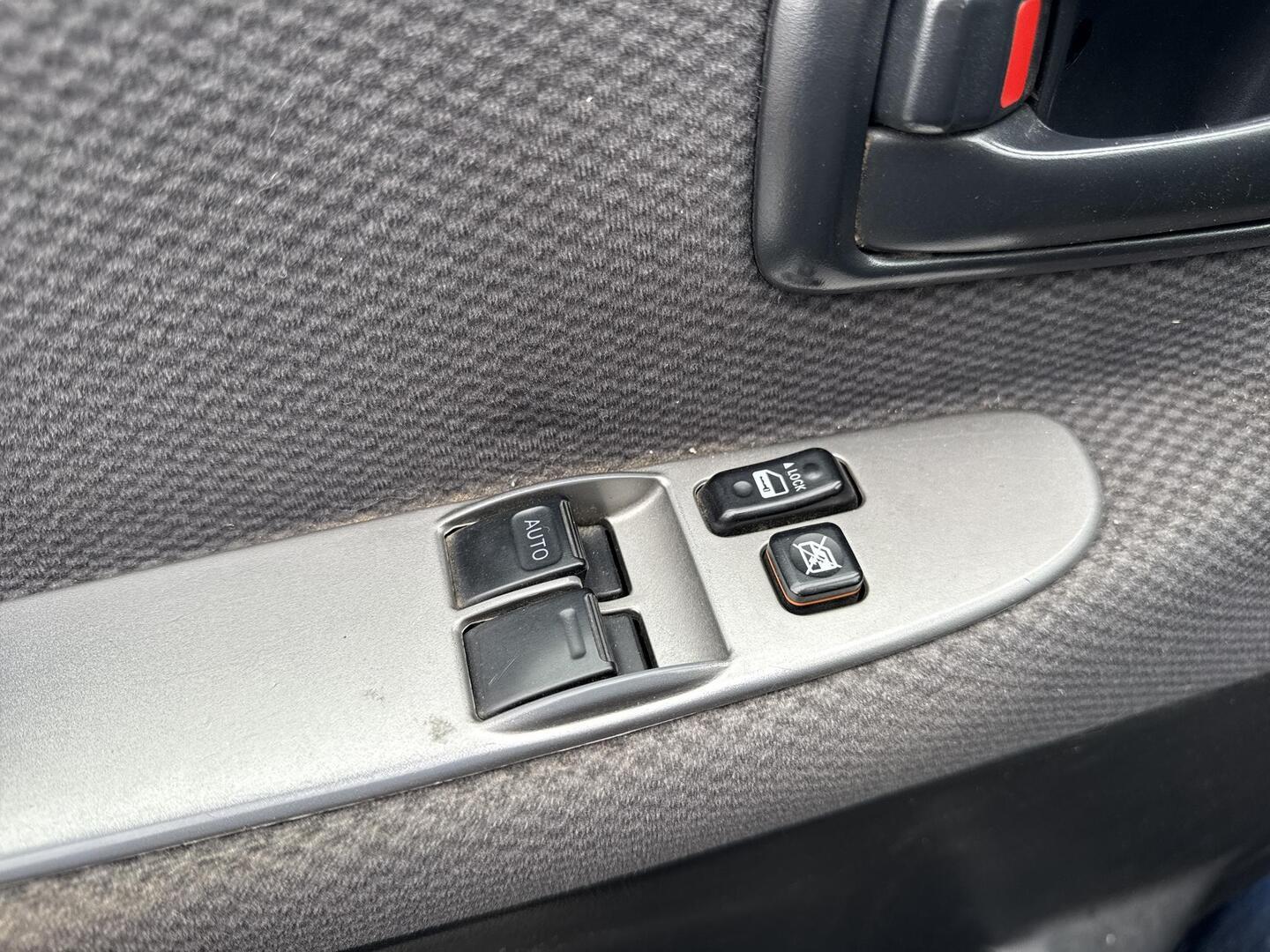 TOYOTA Hiace 2011