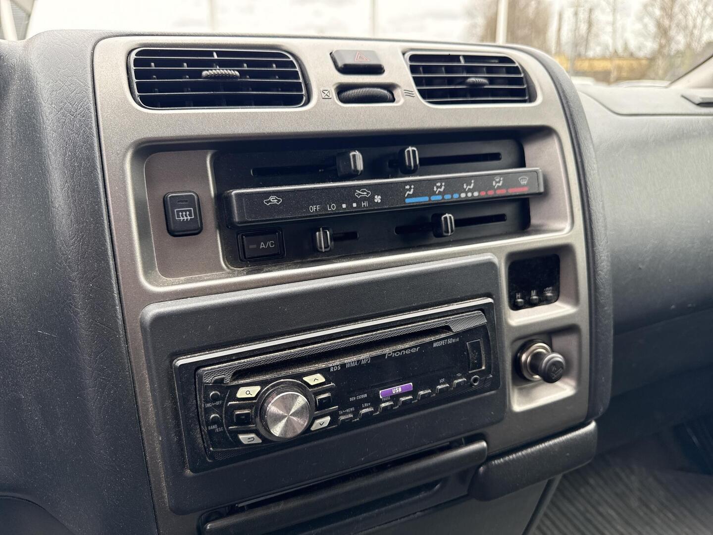 TOYOTA Hiace 2011
