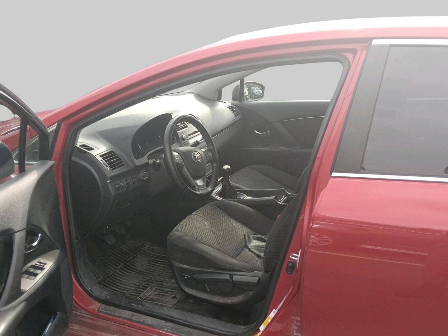 TOYOTA Avensis 2011