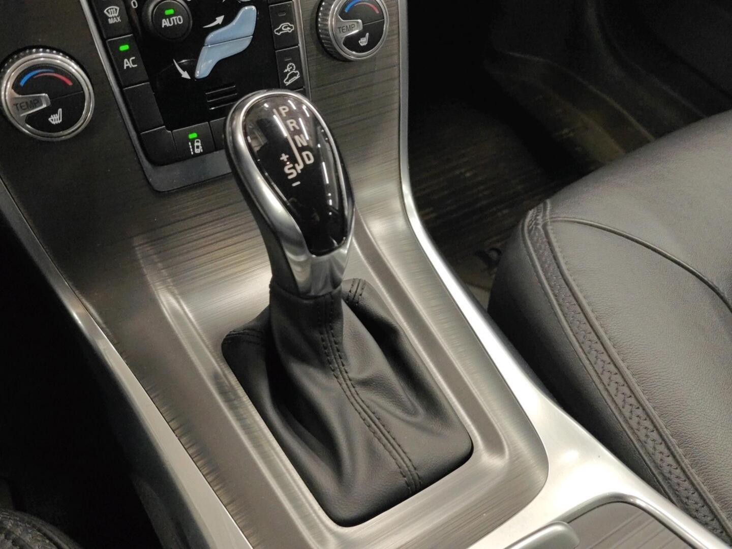 VOLVO XC70 2016