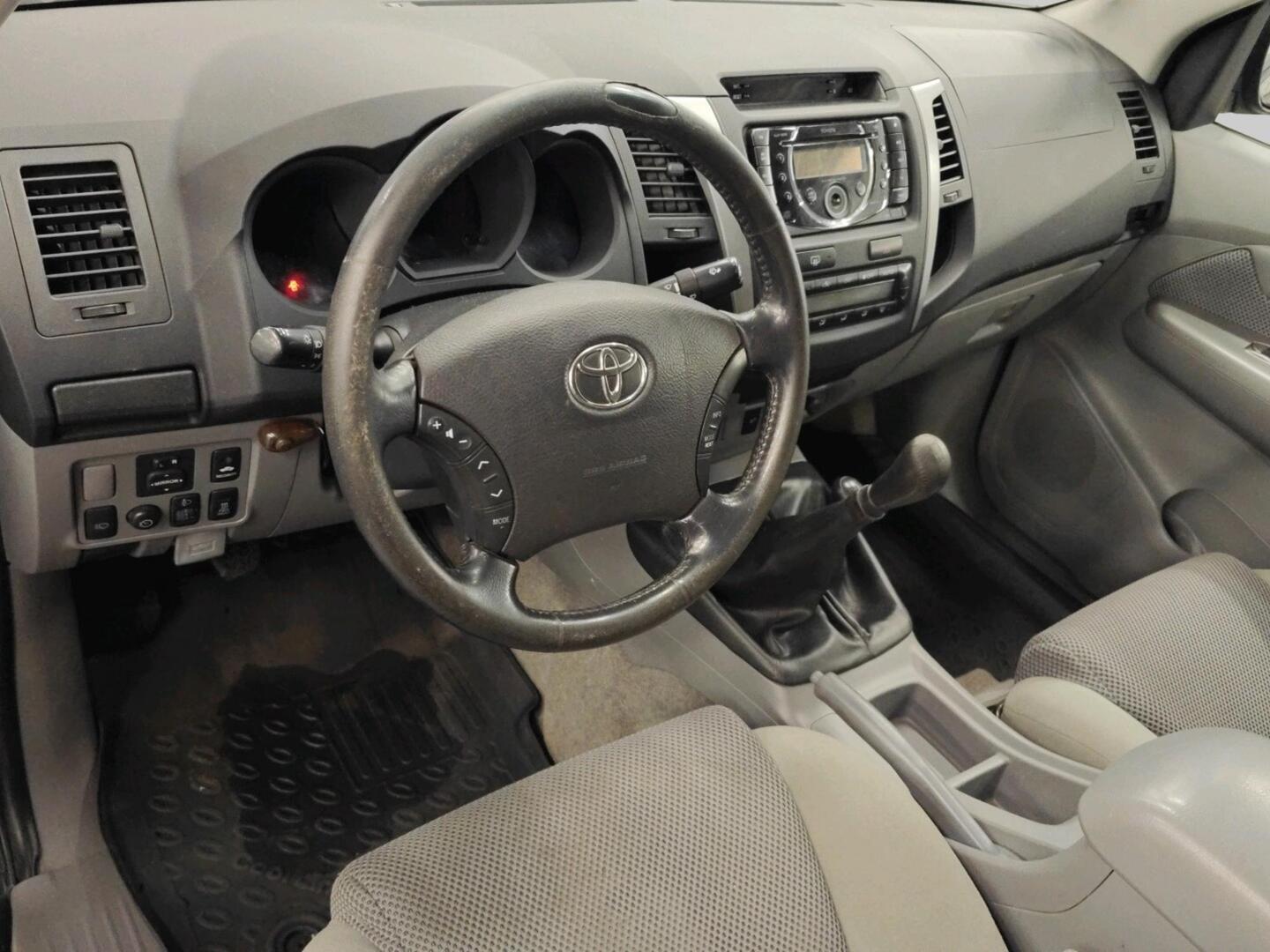 TOYOTA Hilux 2011
