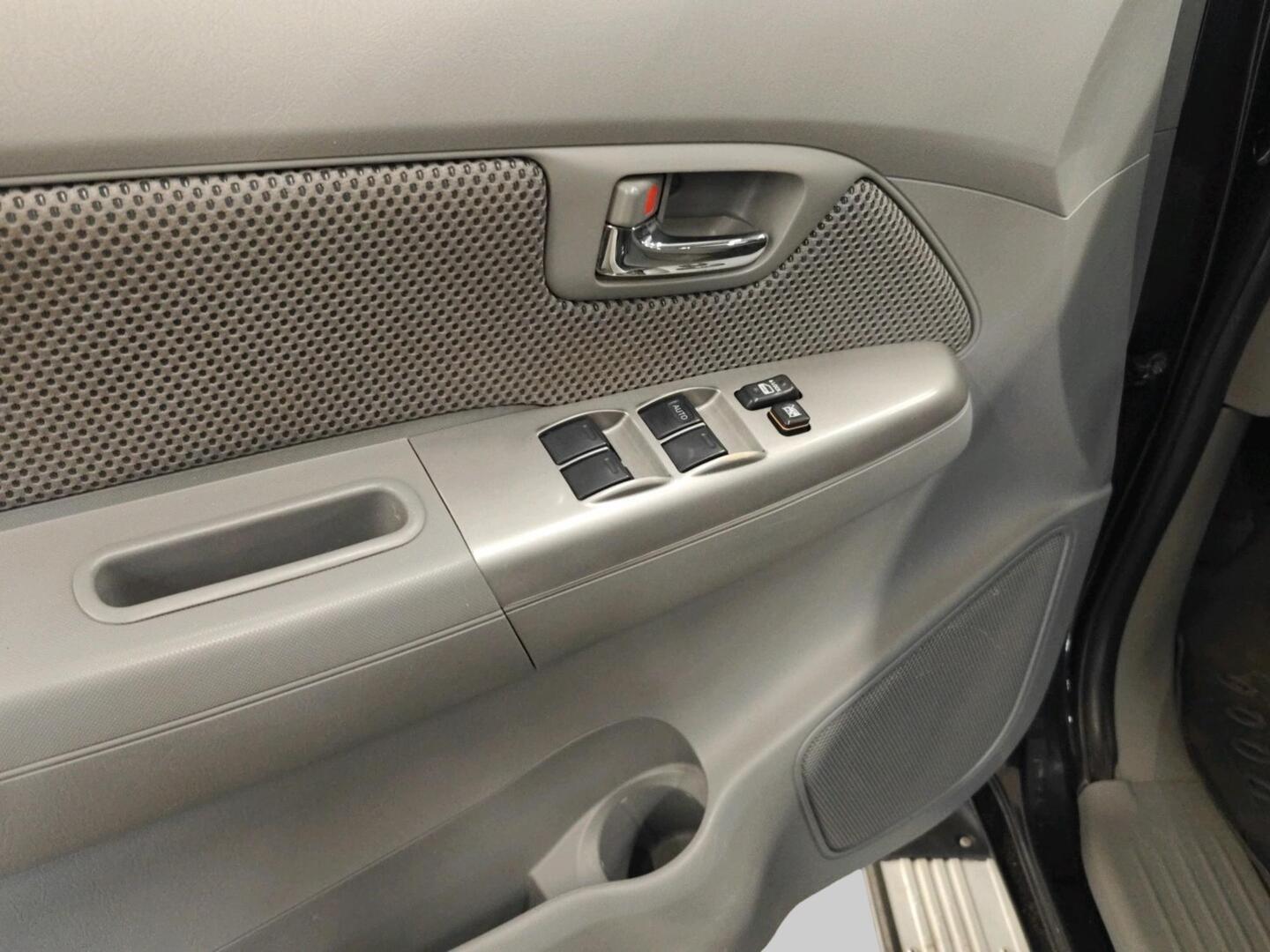 TOYOTA Hilux 2011