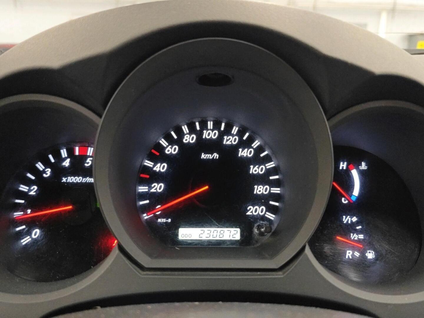 TOYOTA Hilux 2011