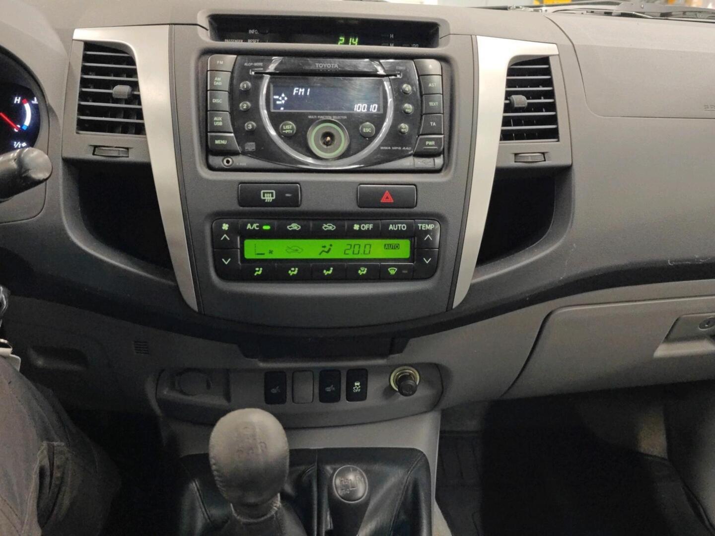 TOYOTA Hilux 2011