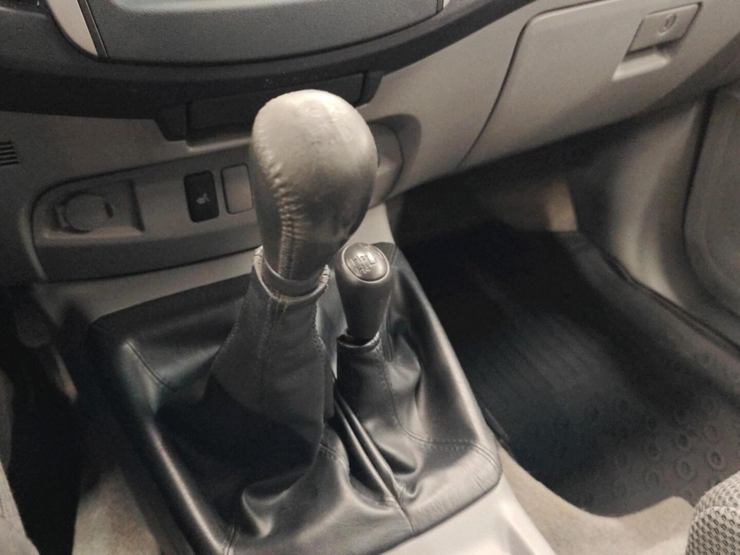 TOYOTA Hilux 2011