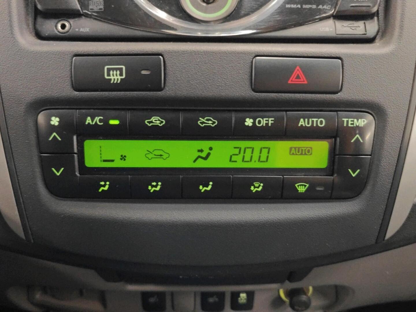 TOYOTA Hilux 2011