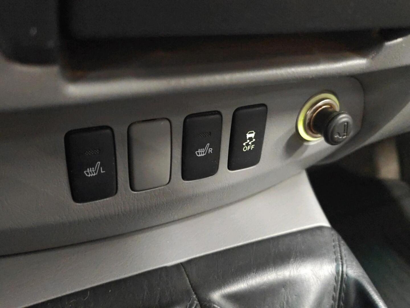 TOYOTA Hilux 2011