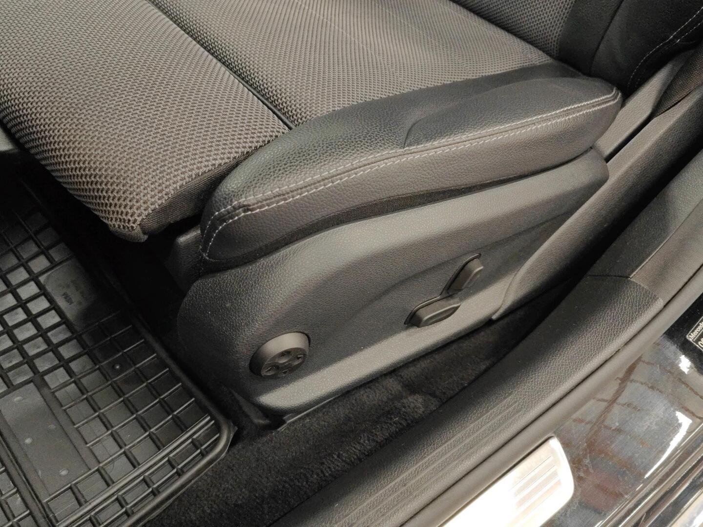 MERCEDES-BENZ C 2020