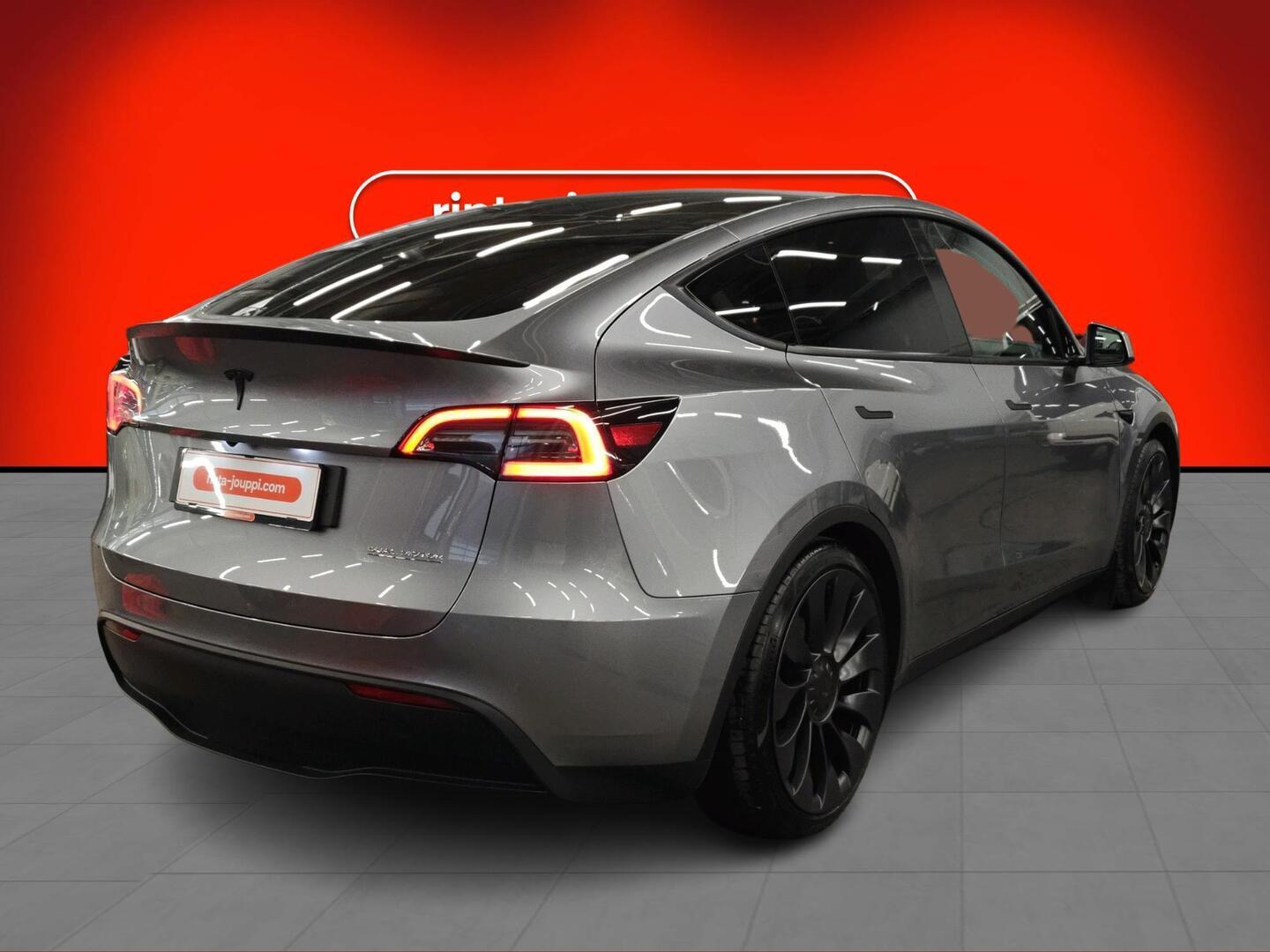 TESLA MODEL Y 2024