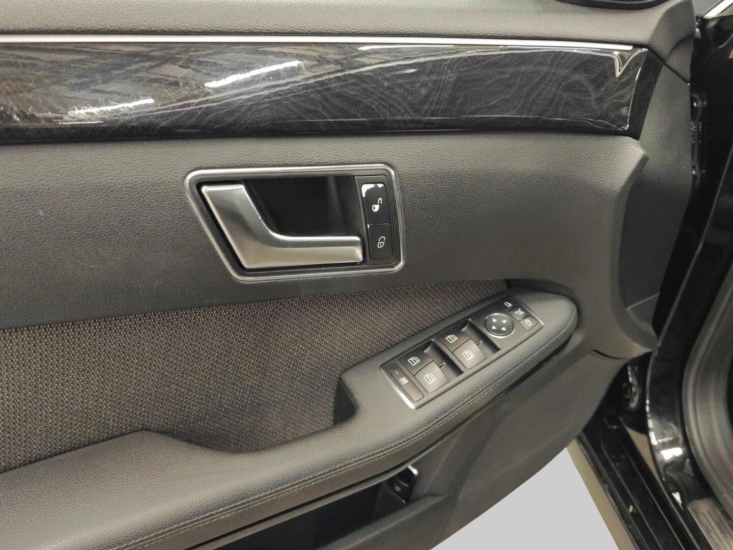 MERCEDES-BENZ E 2012