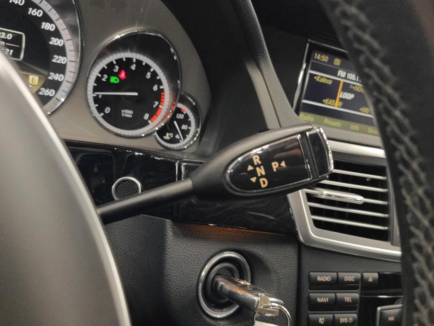 MERCEDES-BENZ E 2012