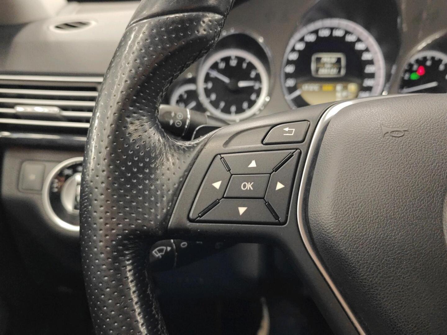 MERCEDES-BENZ E 2012