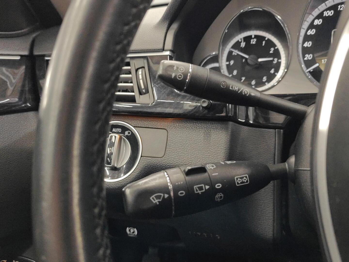 MERCEDES-BENZ E 2012