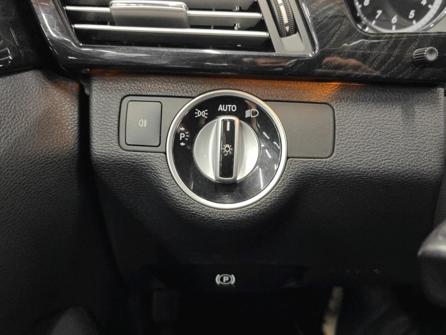 MERCEDES-BENZ E 2012