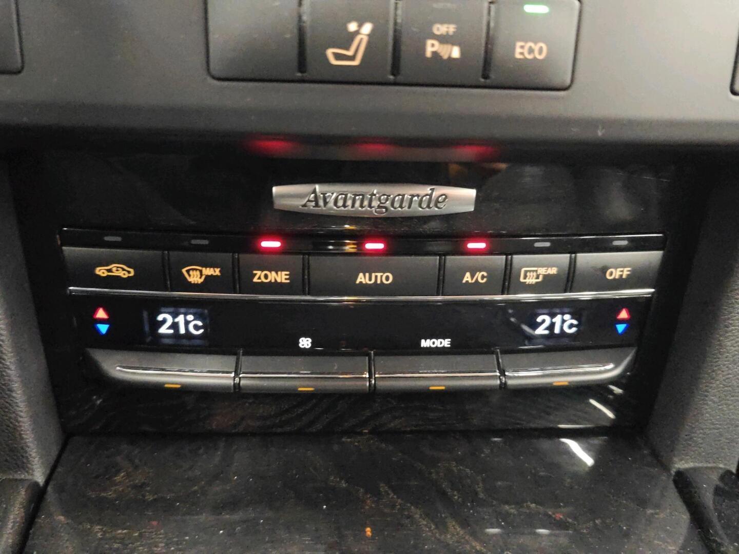 MERCEDES-BENZ E 2012