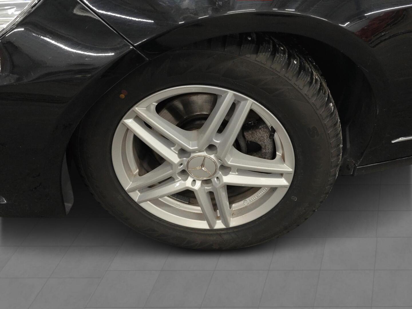 MERCEDES-BENZ E 2012