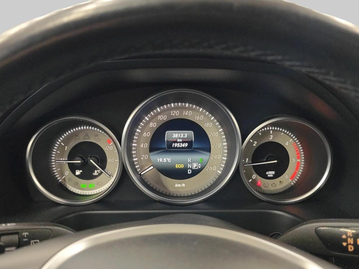 MERCEDES-BENZ E 2015