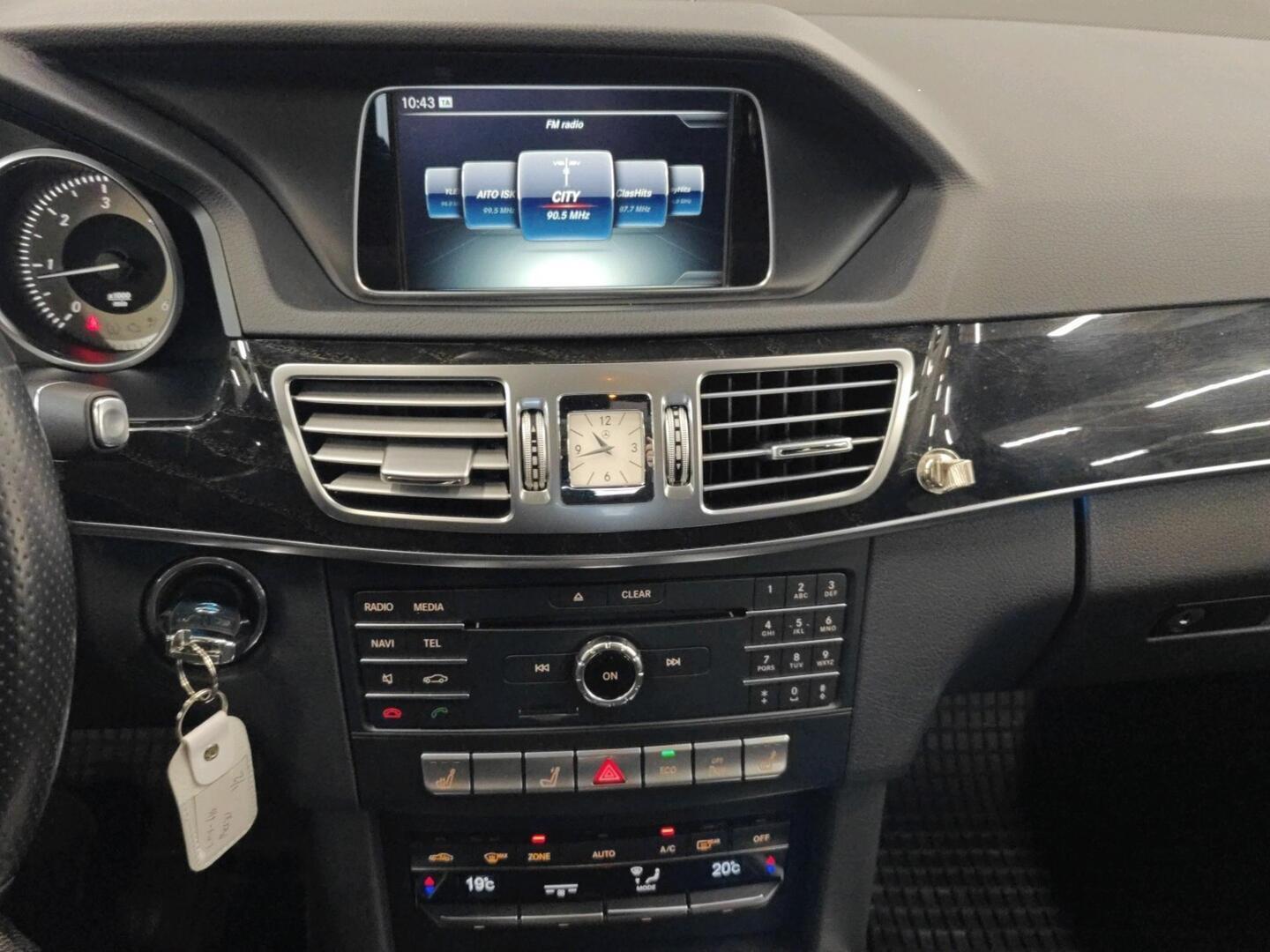 MERCEDES-BENZ E 2015