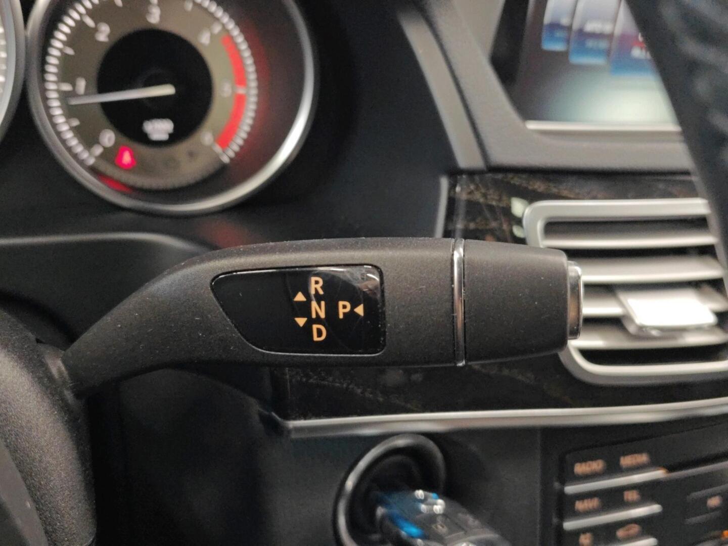 MERCEDES-BENZ E 2015