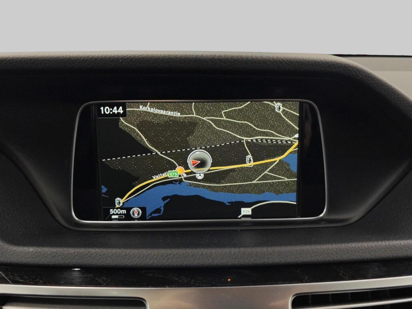 MERCEDES-BENZ E 2015